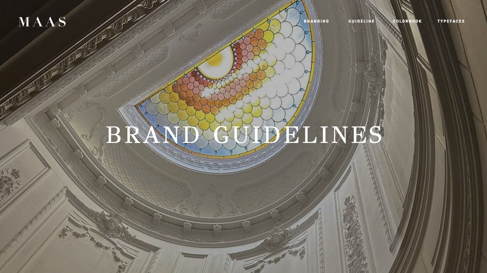 Brand guidelines van Maas Developments met een monumentaal plafond