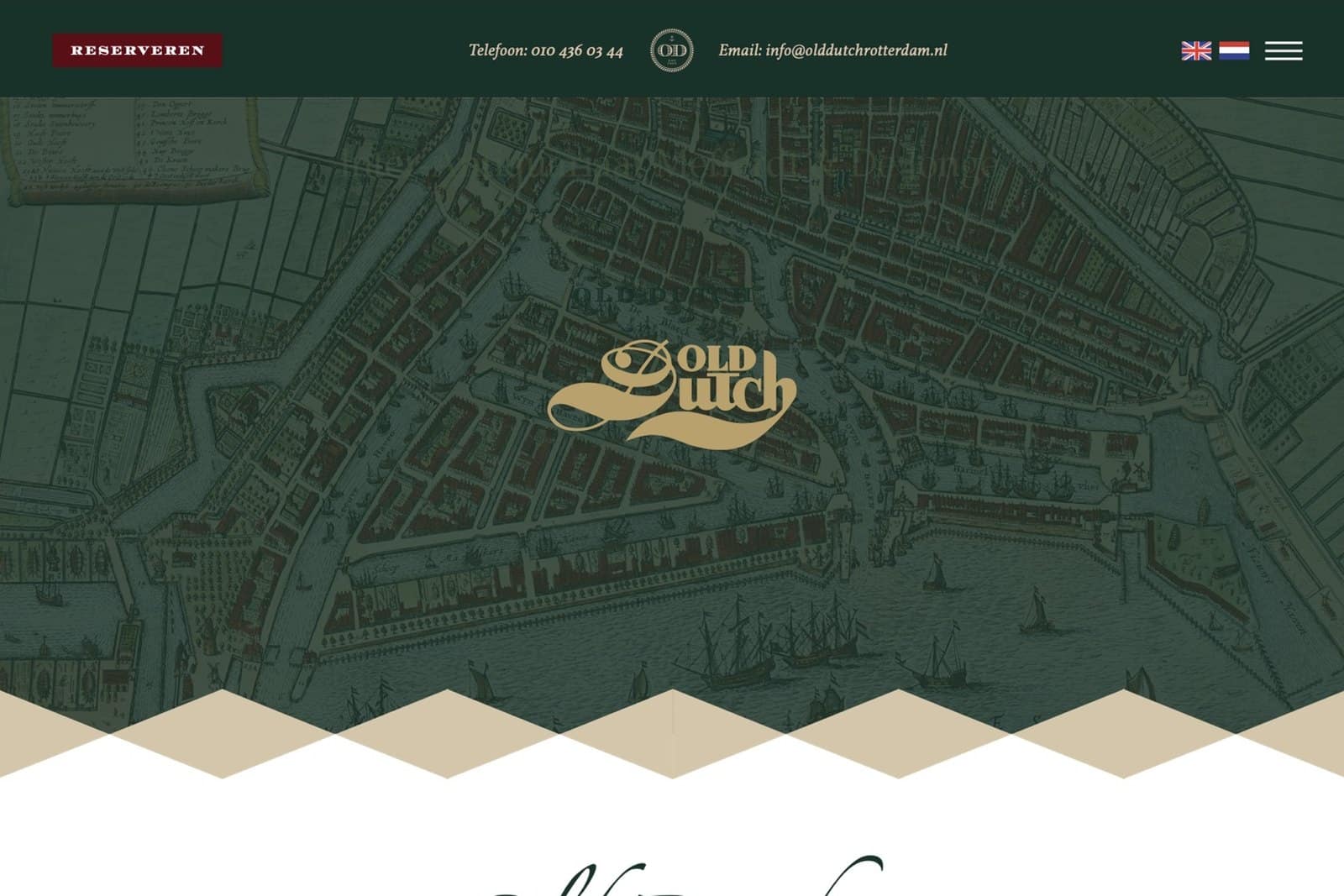 Openingspagina van de website van Old Dutch, met het gouden logo over een oude kaart van Rotterdam